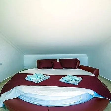 Sleeps 16 Pool Air Con Wifi *