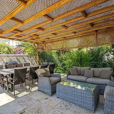 Villa Sleeps 16 Pool Air Con Wifi
